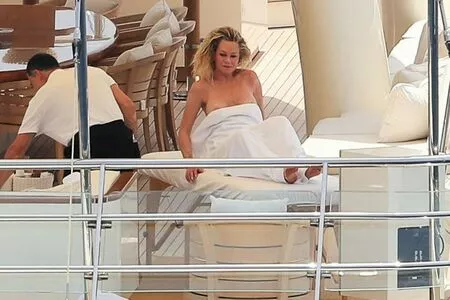 Melanie Griffith / MelanieGriffith nude photo #0002