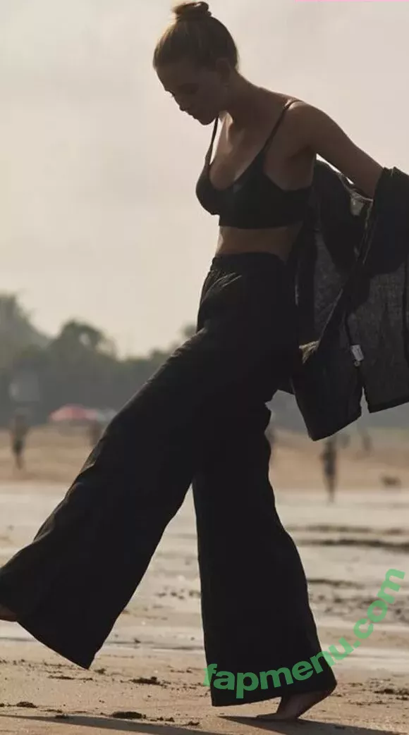 Melanie Kroll nude photo #0063 (Model / melaniekroll)