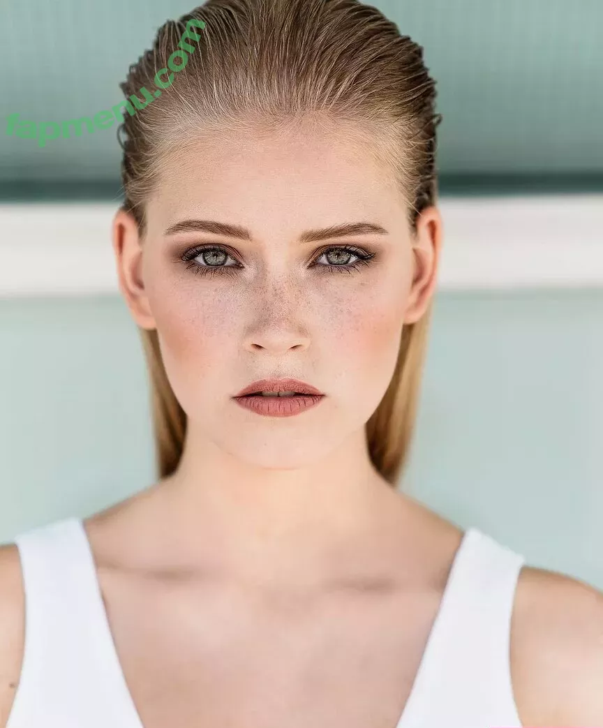 Melanie Kroll nude photo #0106 (Model / melaniekroll)