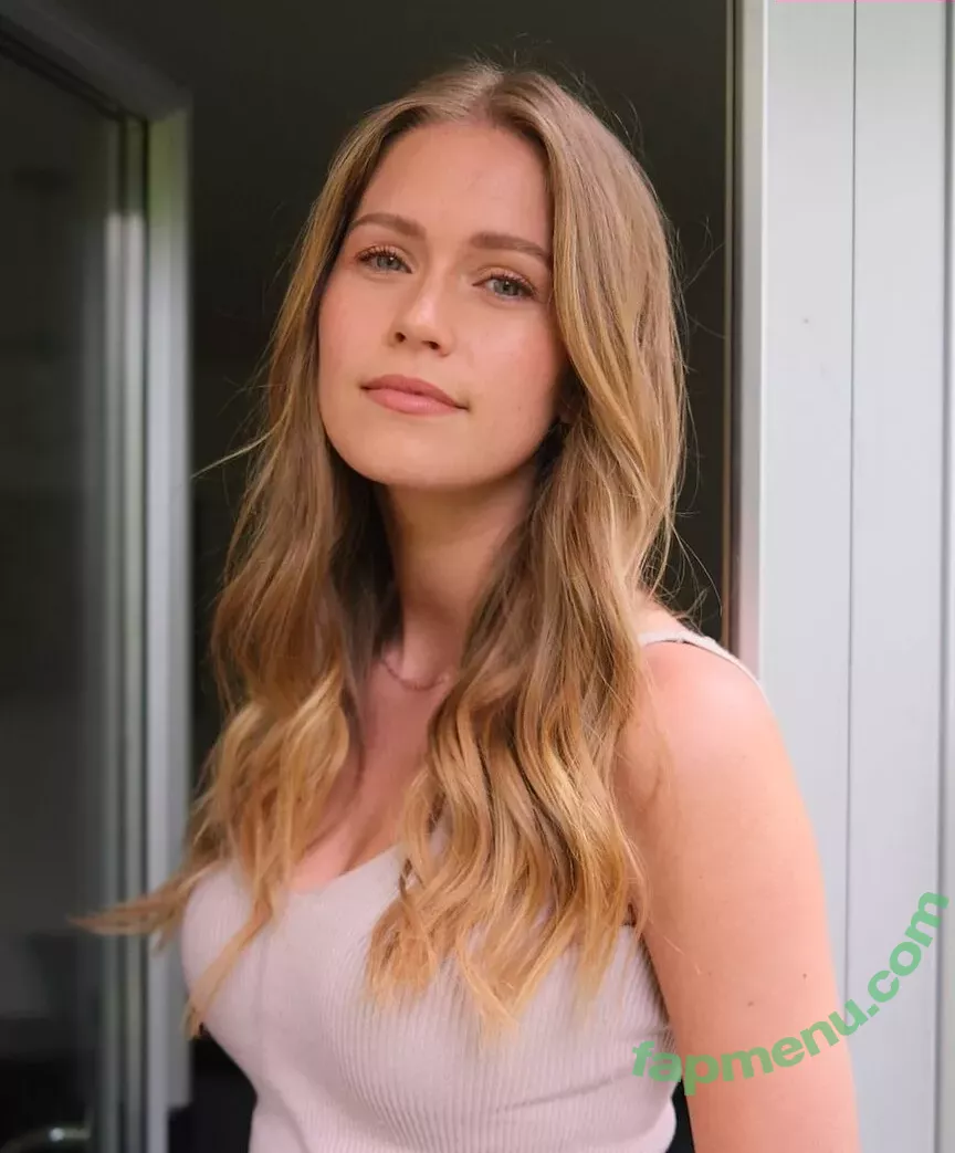 Melanie Kroll nude photo #0112 (Model / melaniekroll)