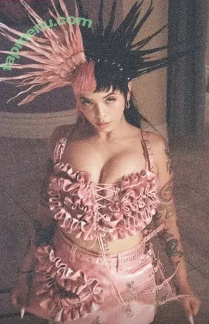 Melanie Martinez / littlebodybigheart / mxlaniemtzuwu nude photo #0015