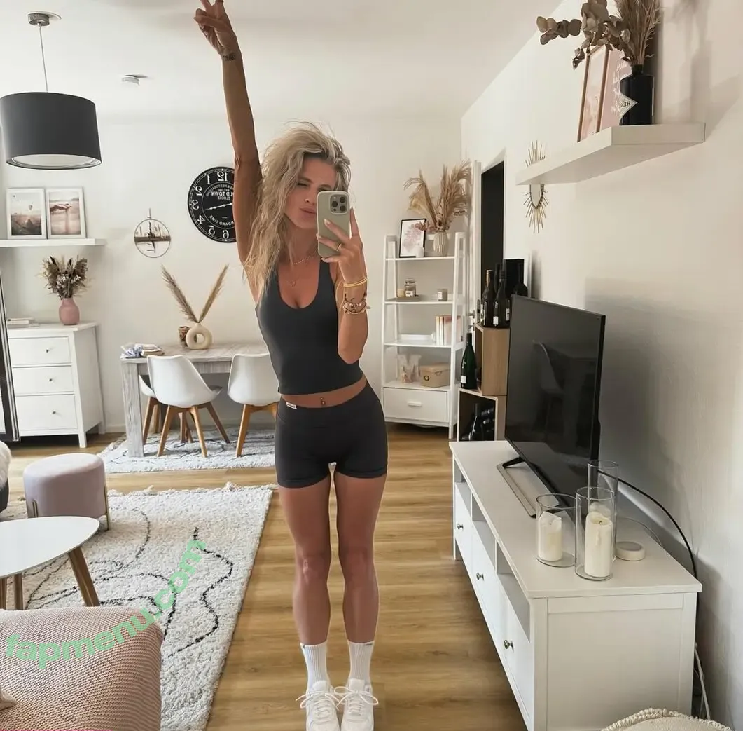 Melanie Pelzer nude photo #0079 (melpel911)