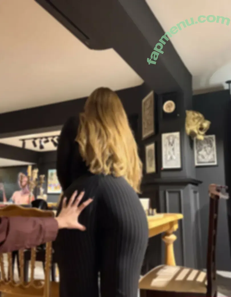 Melekwhoo nude photo #0082 (Meleccoo / Melekyiiiit / barbiemelek)