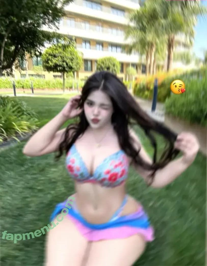 Melekwhoo nude photo #0093 (Meleccoo / Melekyiiiit / barbiemelek)