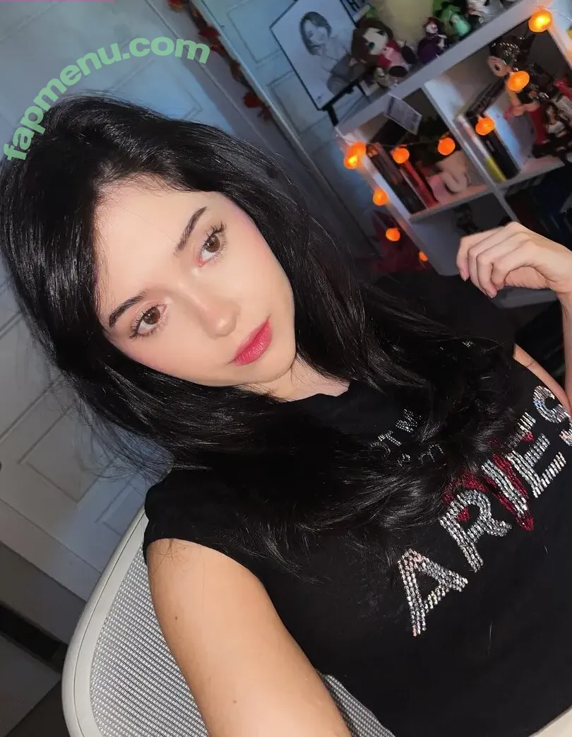 Melibela nude photo #0202 (kawaiicinnabon56 / melibelaa)