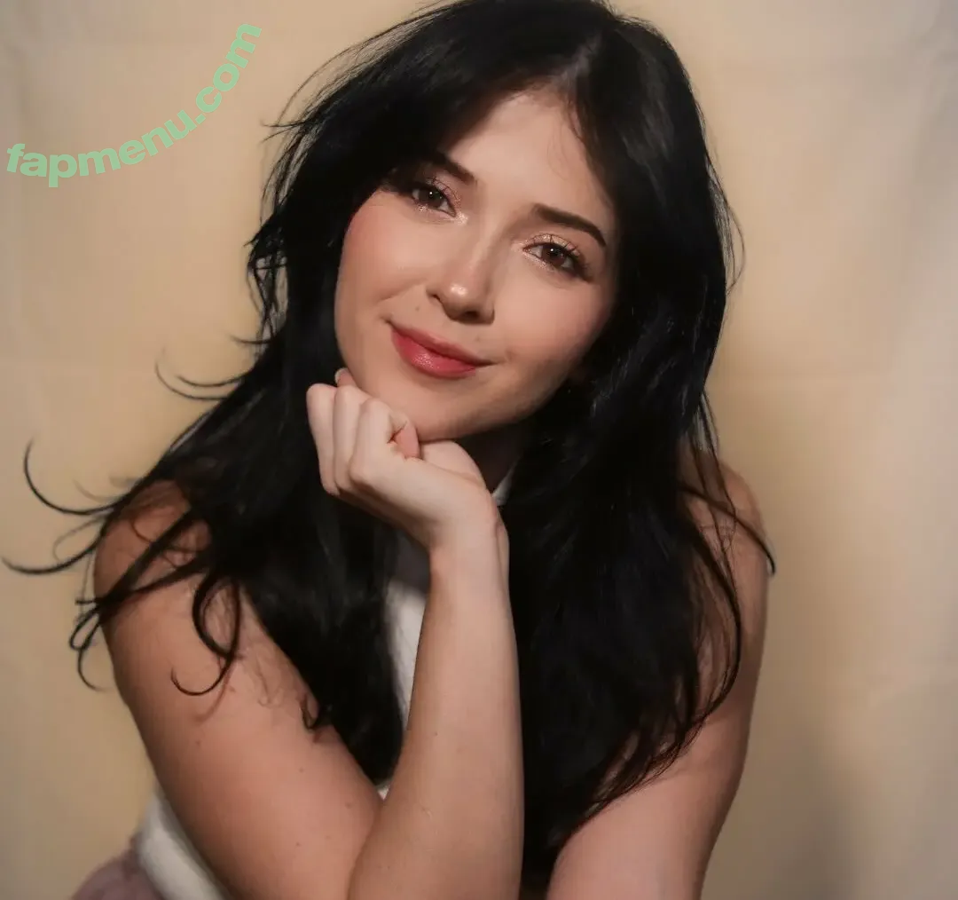 Melibela nude photo #0207 (kawaiicinnabon56 / melibelaa)