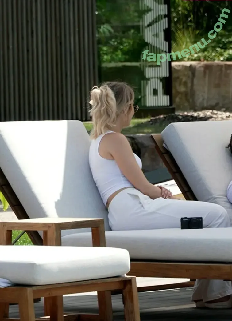 Melina.msxou nude photo #0495 (Melina Msxou / sarahtoninx9_)