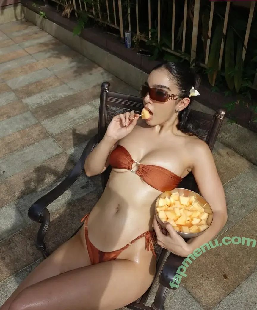Meliskap nude photo #0079 (Melis Kaplan / meliskap_)