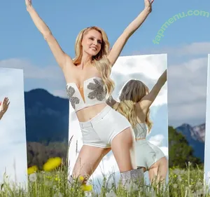 Melissa Naschenweng / melissa_naschenweng nude photo #0386