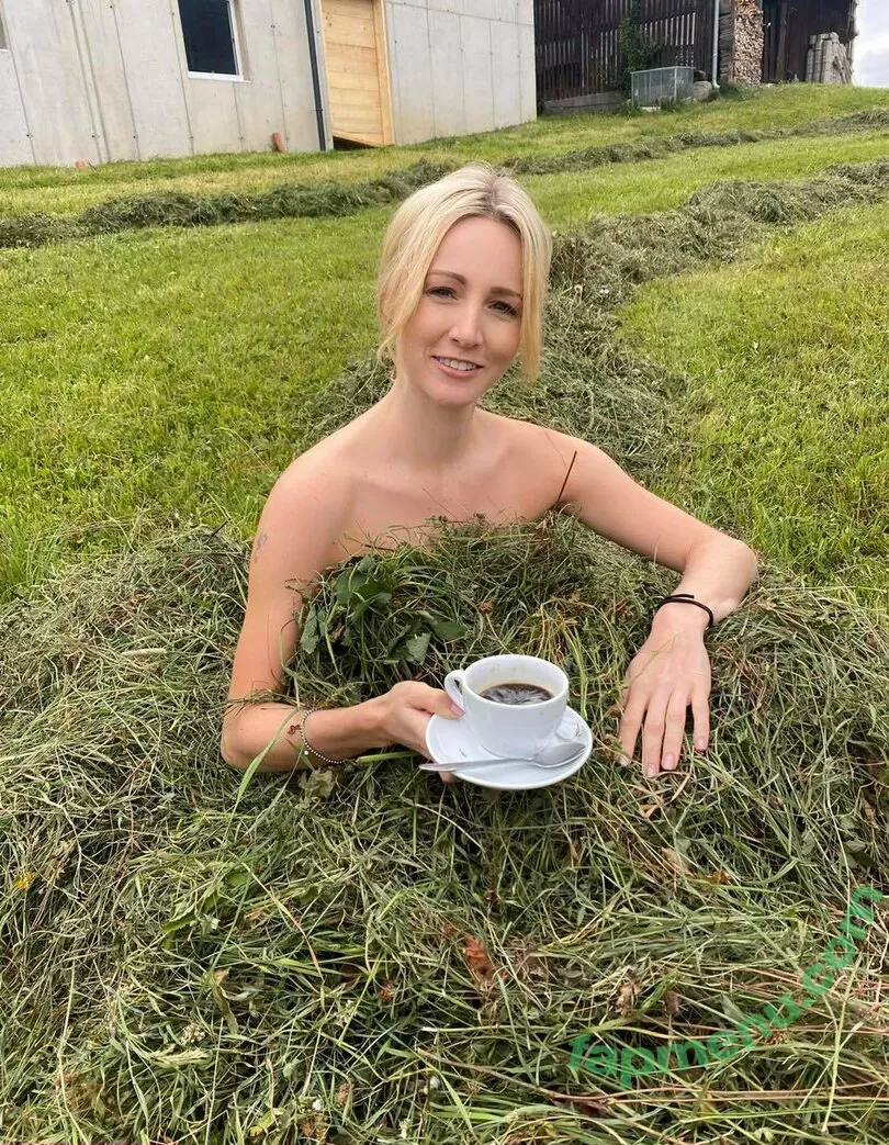 Melissa Naschenweng nude photo #0010 (melissa_naschenweng)