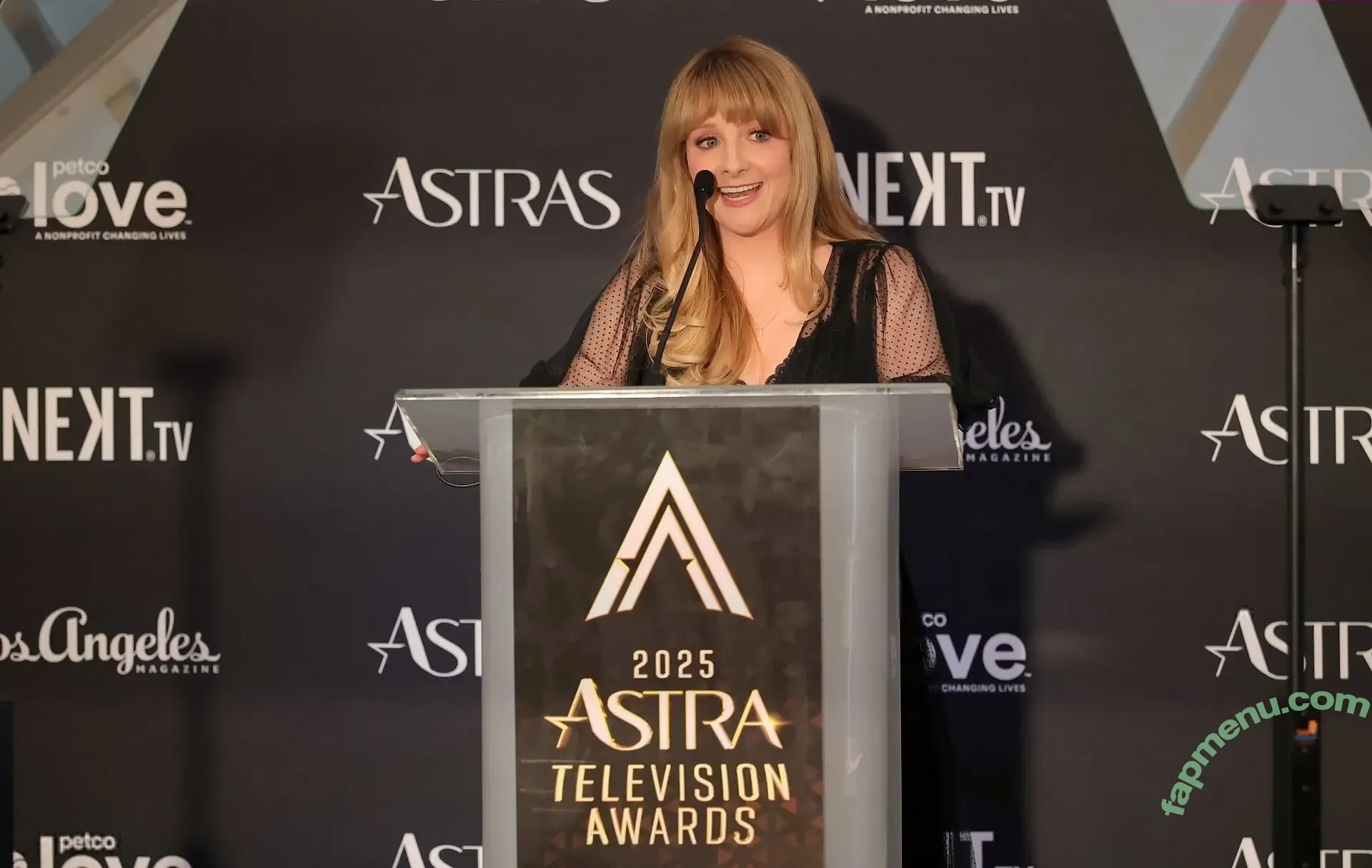 Melissa Rauch nude photo #0154 (Bernadette from Big Bang Theory / melissarauch)