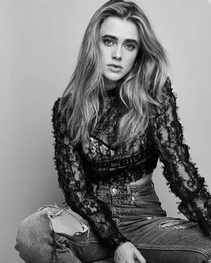 Melissa Roxburgh / mroxburgh nude photo #0190