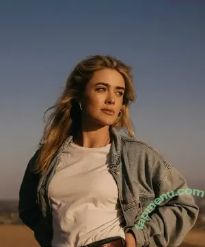 Melissa Roxburgh / mroxburgh nude photo #0285