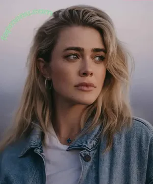 Melissa Roxburgh / mroxburgh nude photo #0287