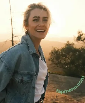 Melissa Roxburgh / mroxburgh nude photo #0289