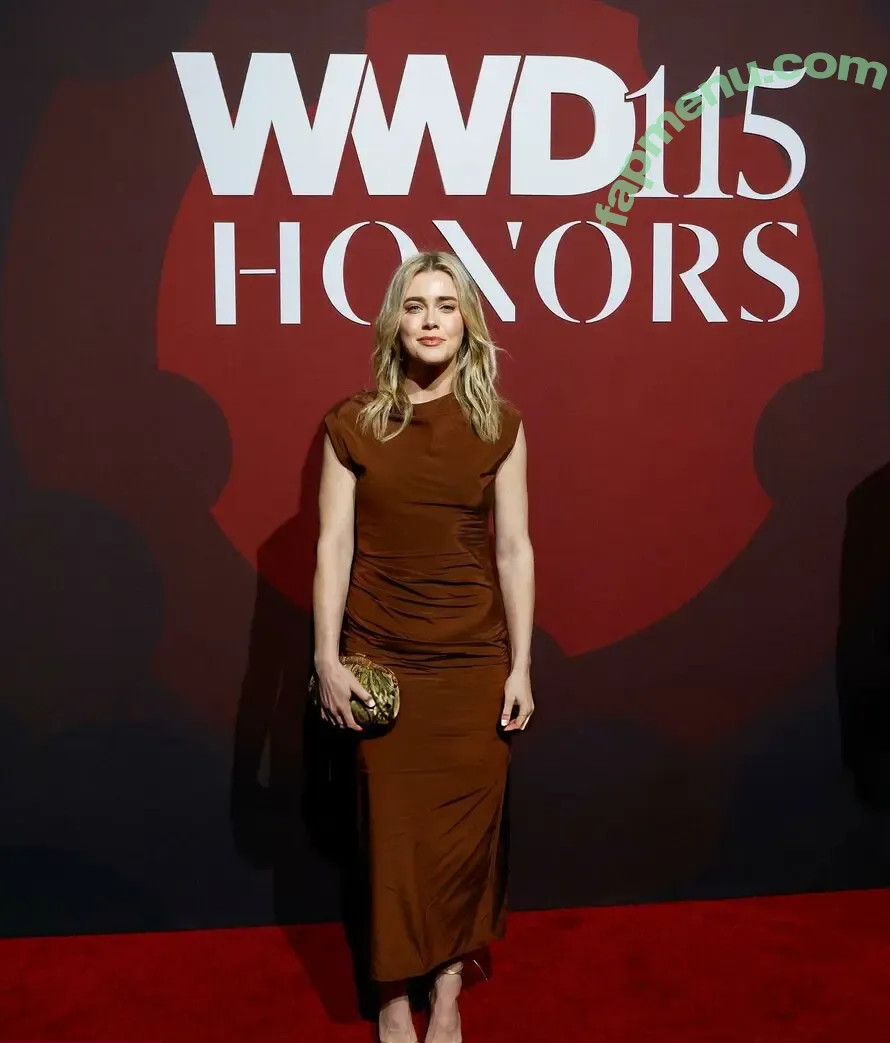 Melissa Roxburgh nude photo #0281 (mroxburgh)