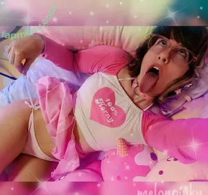 melonpinku / melon.pinku nude photo #0002