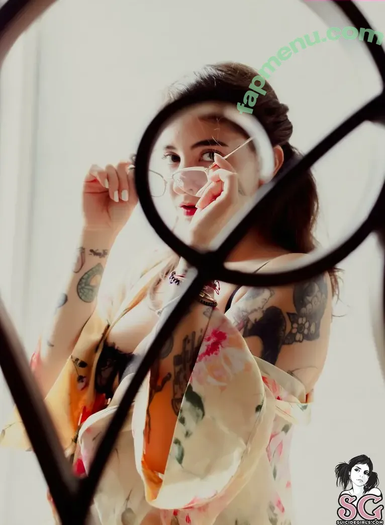 Melusine2908 nude photo #0115 (Melusineart)