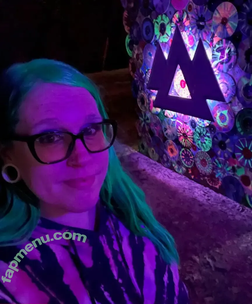 memphisgirl420 nude photo #0095 (Kbomb901 / Kbomb_901)