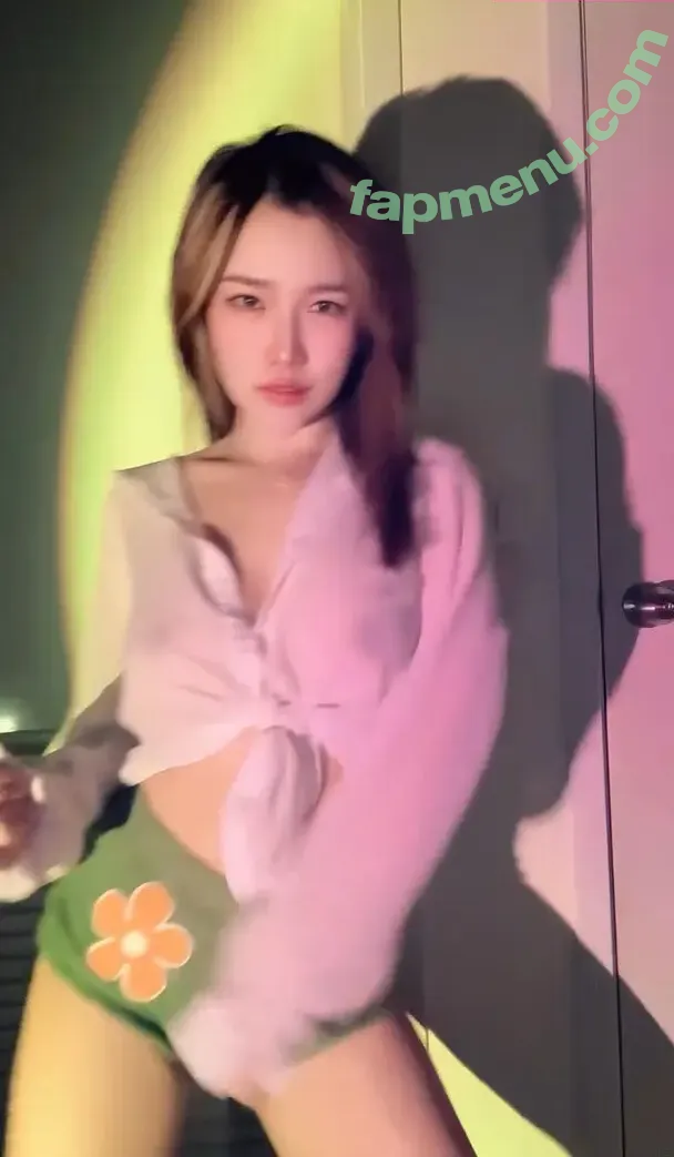 menaraewadee nude photo #0116 (Meena / hmoycute / meena_rwd)