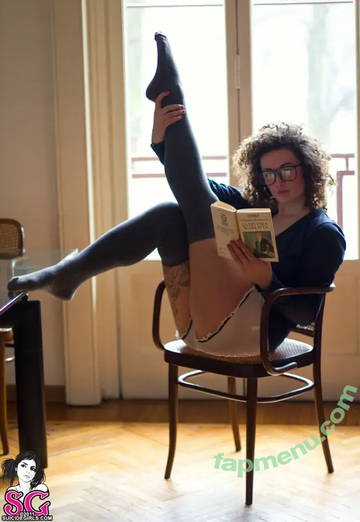 Menina nude photo #0004 (meninalegria)