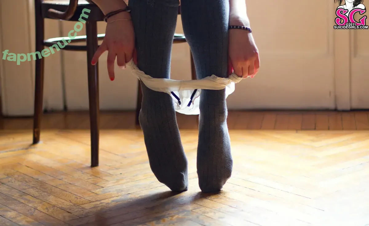 Menina nude photo #0021 (meninalegria)