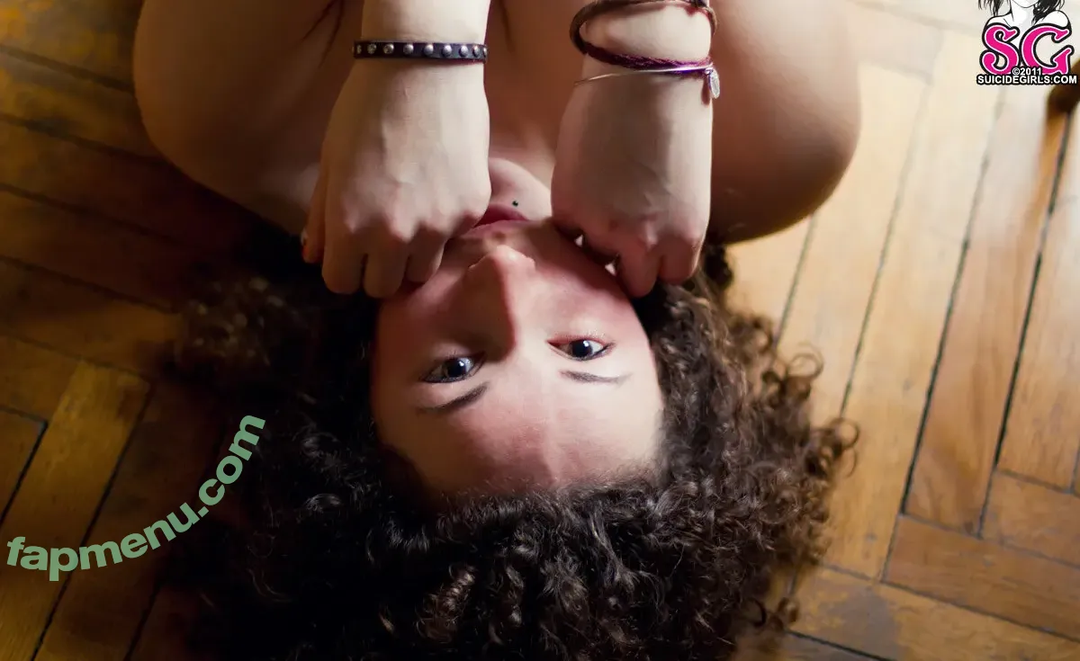 Menina nude photo #0024 (meninalegria)