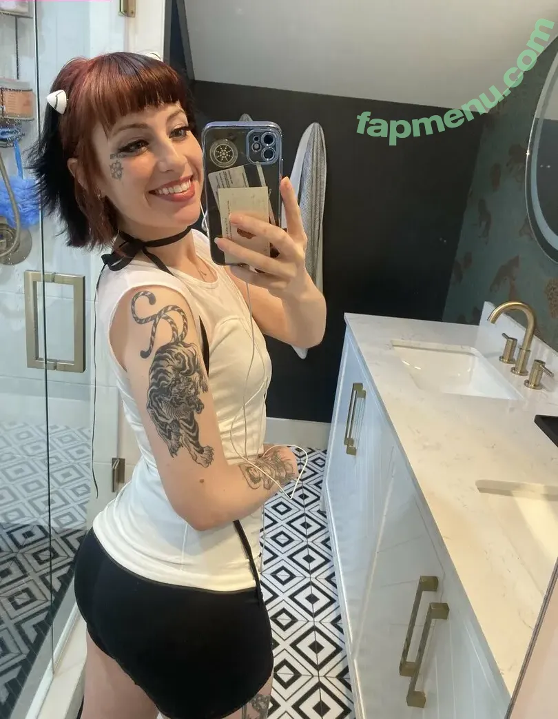 Meowowrikki nude photo #0011 (Nek0mlml / nek0mama)