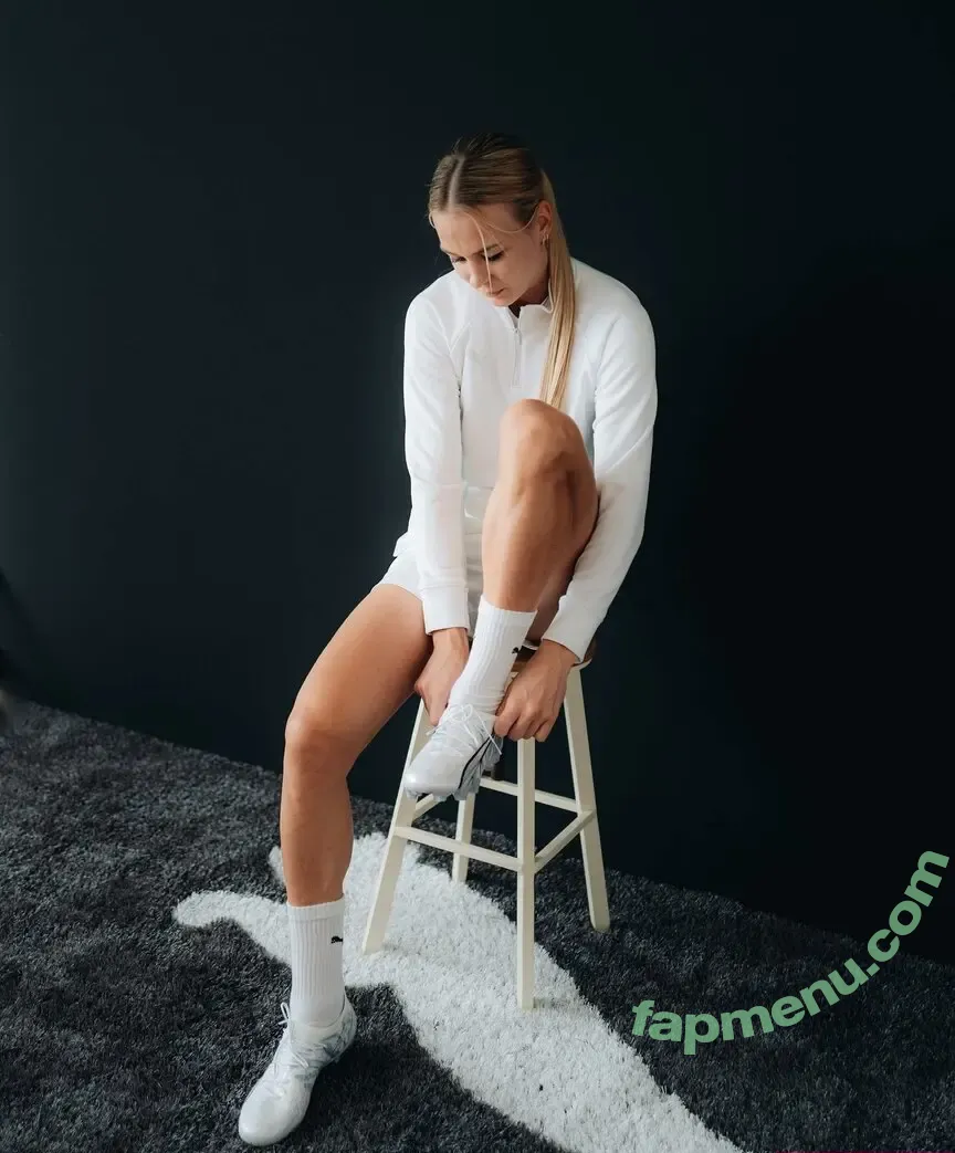 Merle Frohms nude photo #0013 (merlefrohms)