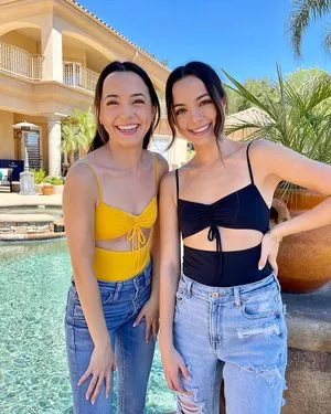 Merrell Twins / MerrellTwins nude photo #0005