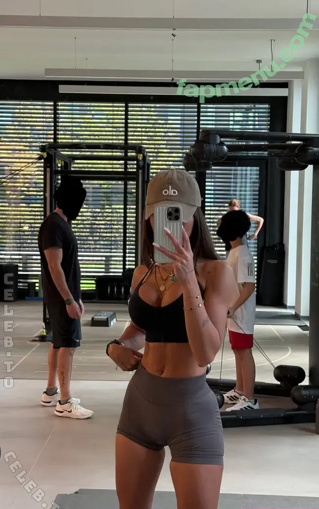 Merve Özkan nude photo #0413 (merv.ozkn / merveozkann)