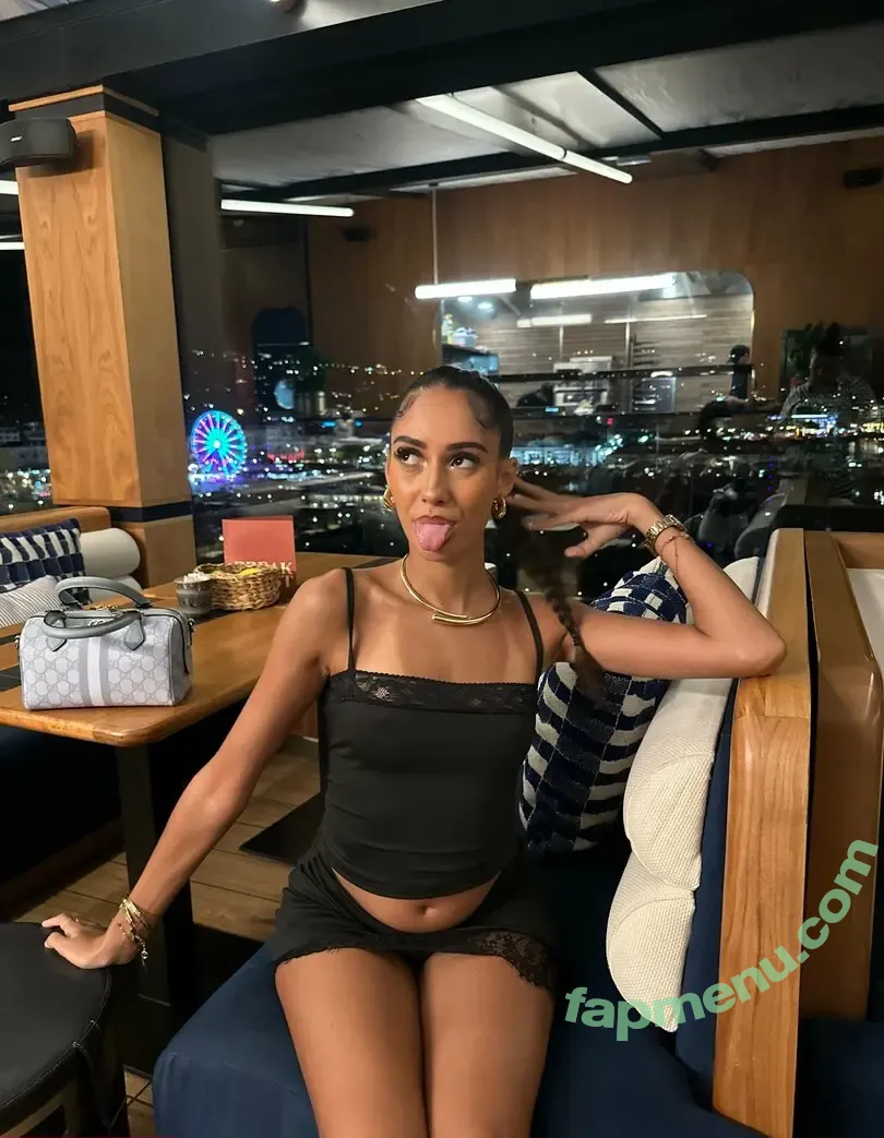 Messrine nude photo #0036 (Messrineee)