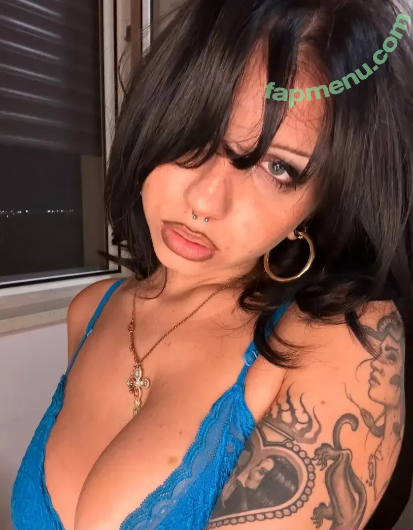 methallika nude photo #0017 (vypercasss)