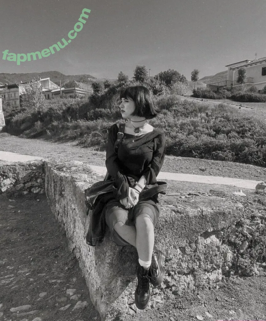 methallika nude photo #0037 (vypercasss)