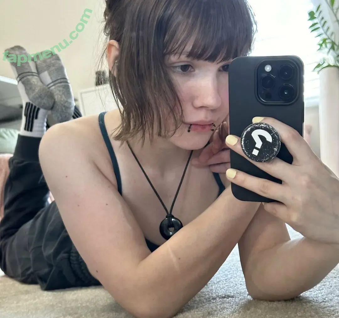 Mewnii nude photo #0018 (Mewwnii)