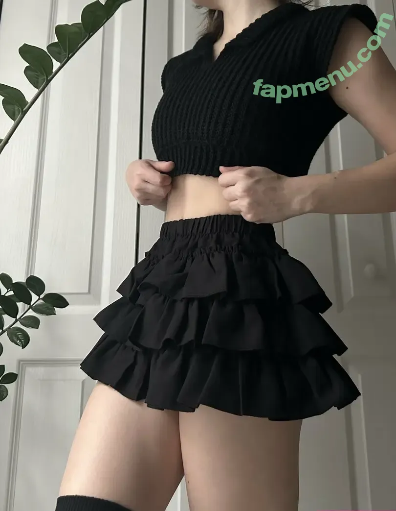 Mewnii nude photo #0016 (Mewwnii)