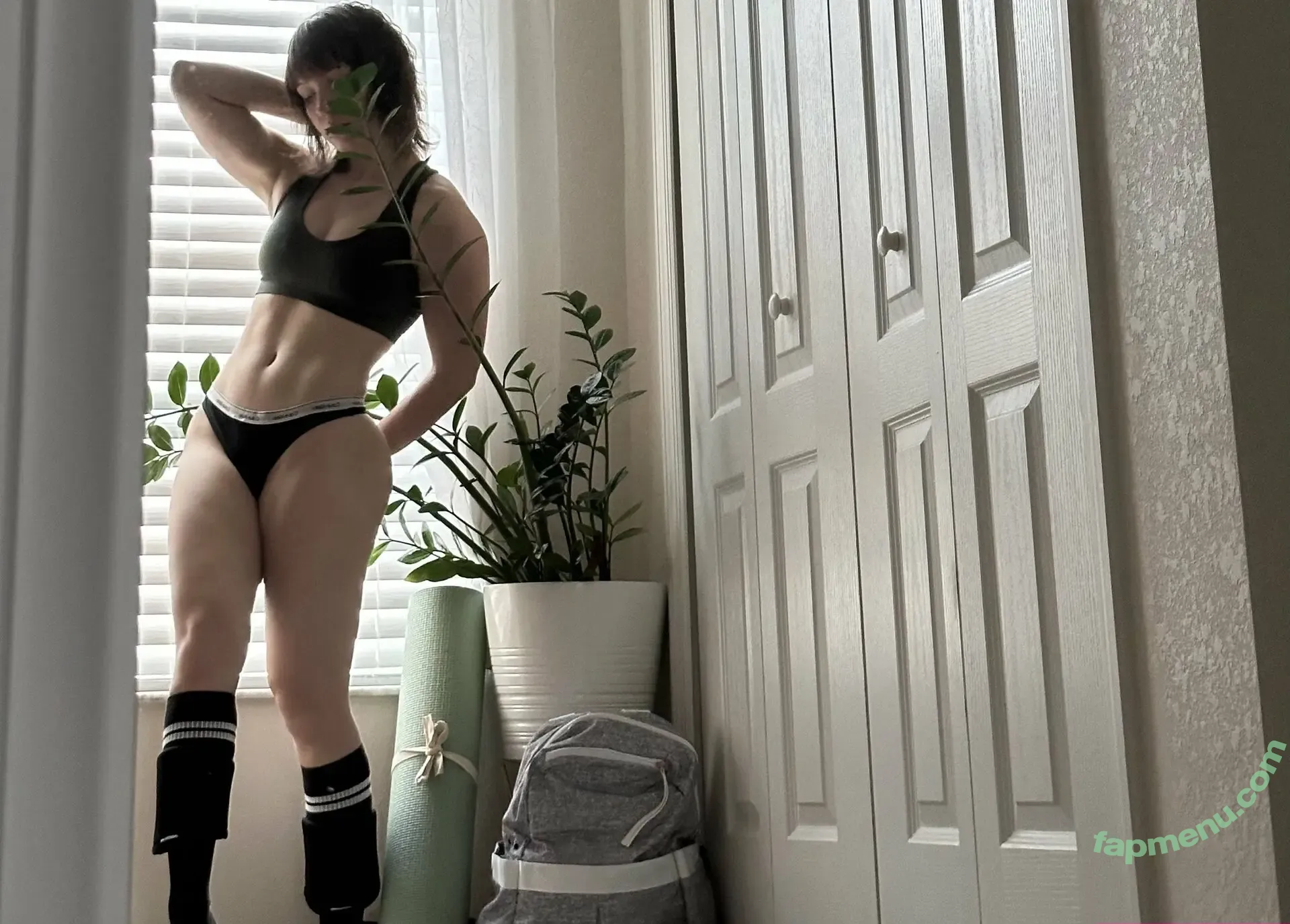 Mewnii nude photo #0026 (Mewwnii)