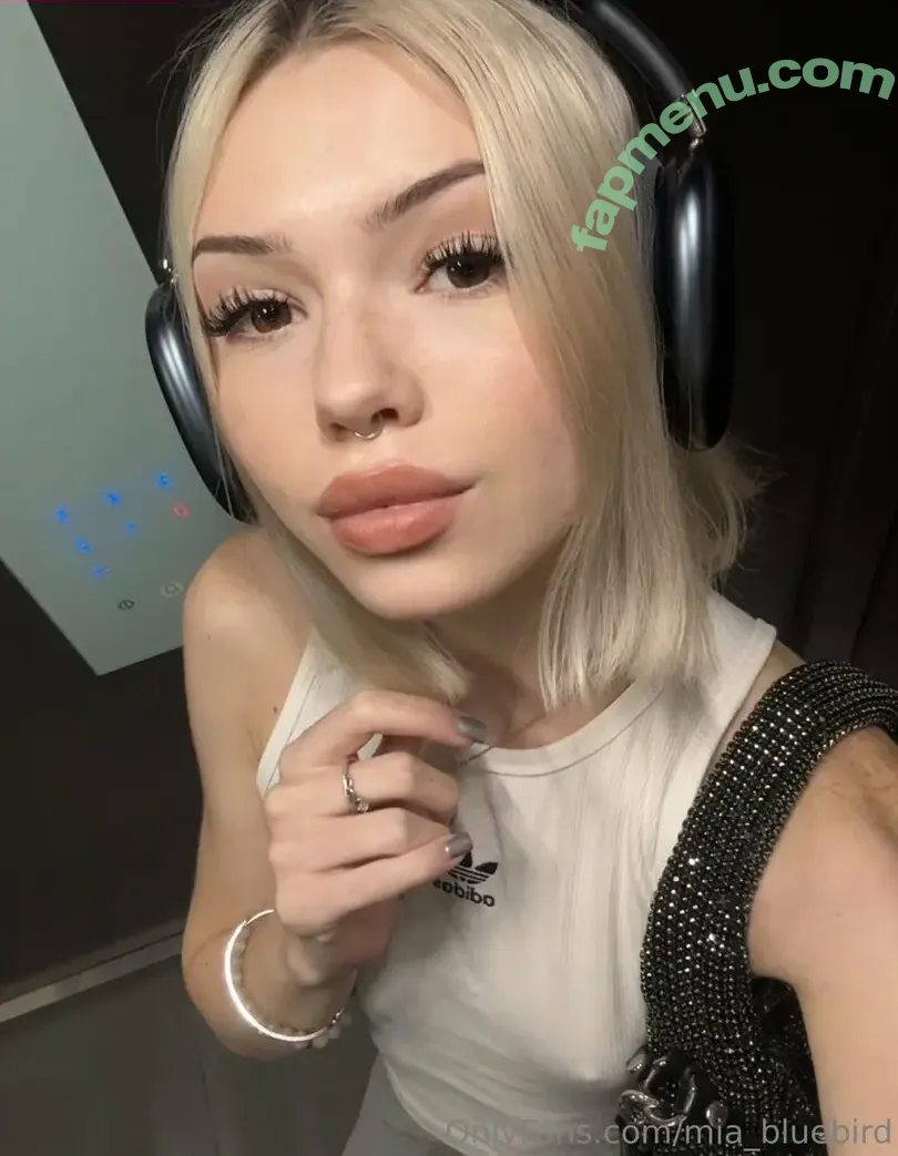 Mia_bluebird nude photo #0301 (clarathestudent / miabluebird)