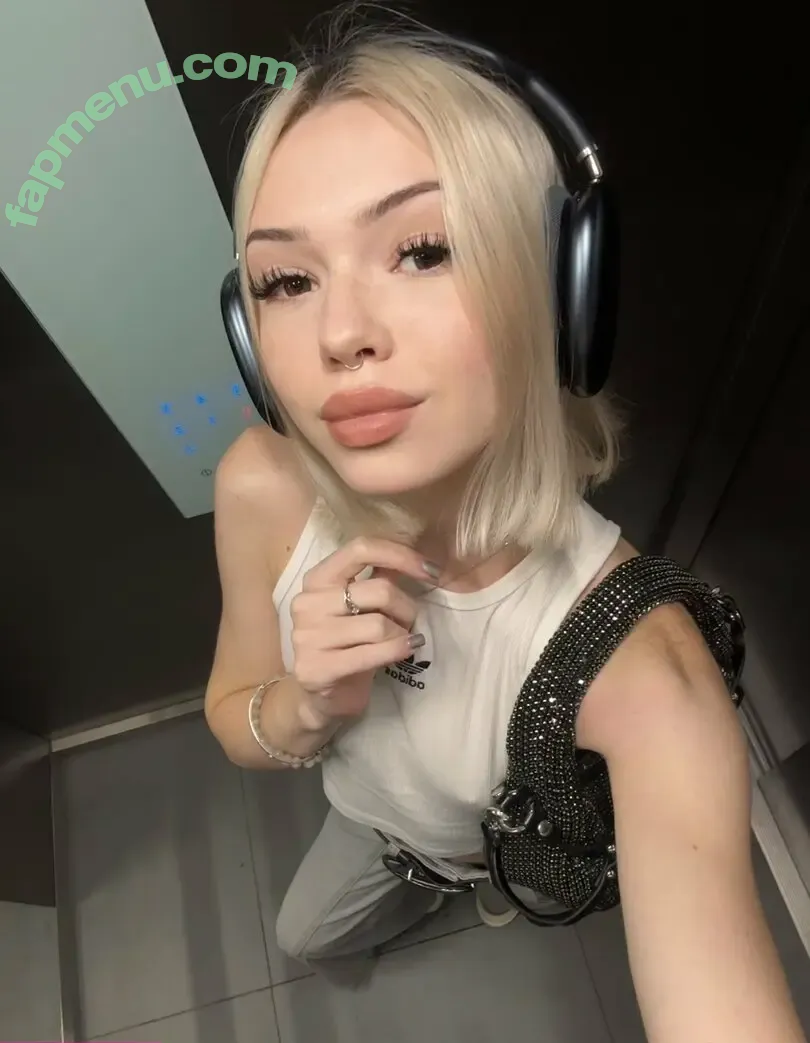 Mia_bluebird nude photo #0302 (clarathestudent / miabluebird)