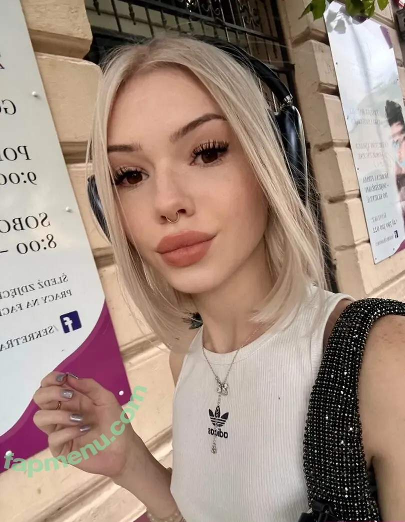 Mia_bluebird nude photo #0318 (clarathestudent / miabluebird)