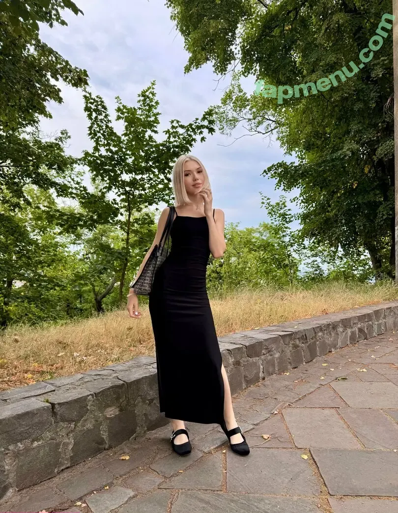 Mia_bluebird nude photo #0330 (clarathestudent / miabluebird)