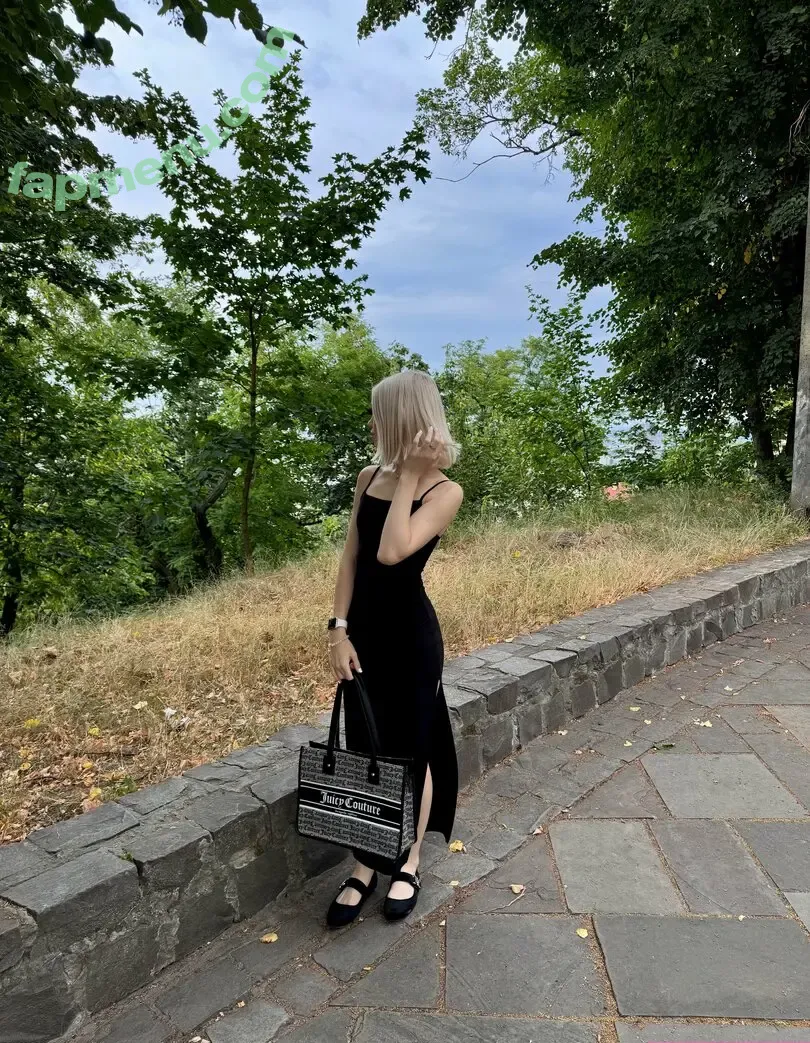 Mia_bluebird nude photo #0331 (clarathestudent / miabluebird)