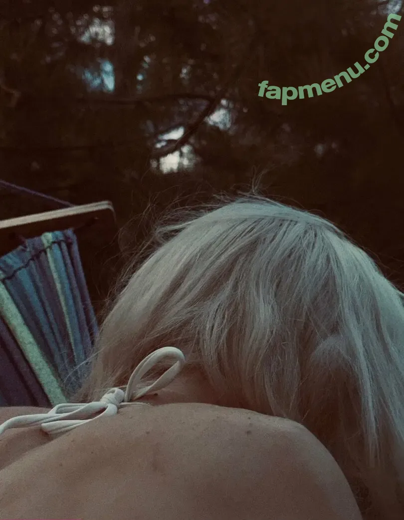 Mia_bluebird nude photo #0333 (clarathestudent / miabluebird)