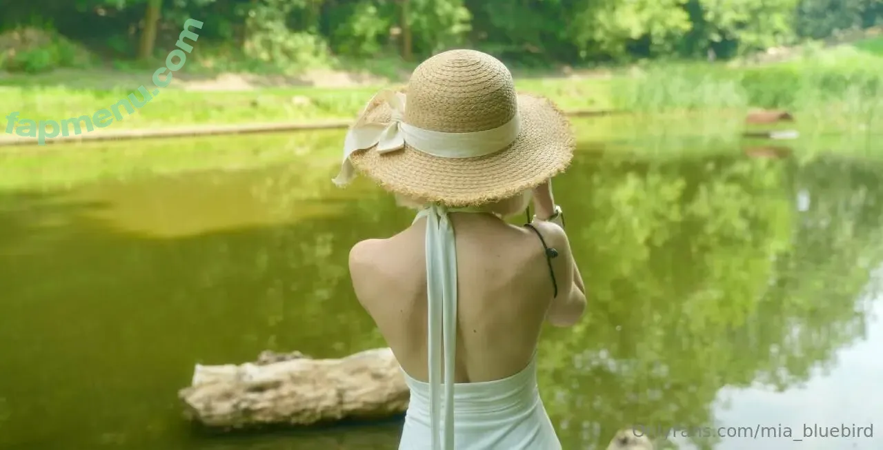 Mia_bluebird nude photo #0340 (clarathestudent / miabluebird)