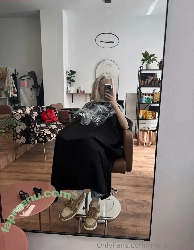 Mia_bluebird nude photo #0364 (clarathestudent / miabluebird)