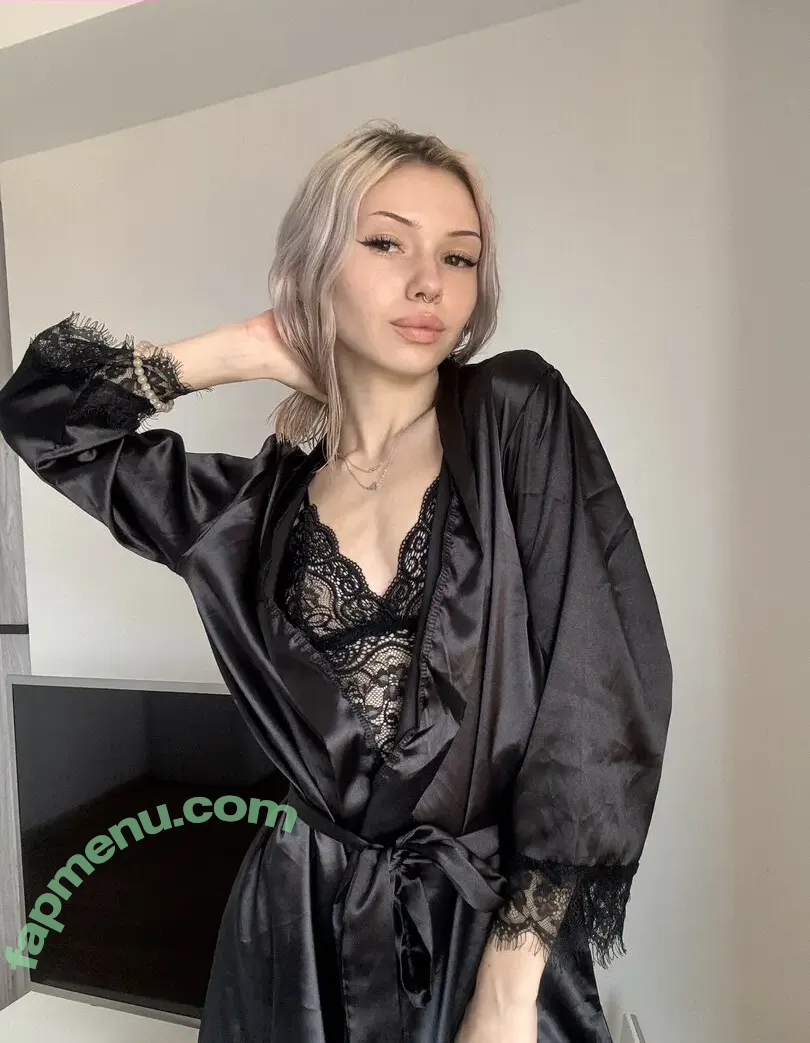 Mia_bluebird nude photo #0378 (_iam_bluebird_ / clarathestudent)