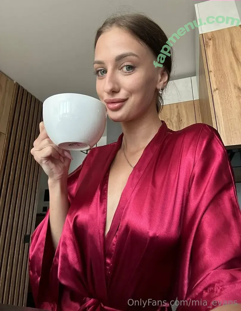 mia_evans nude photo #0079 (mia_evans)