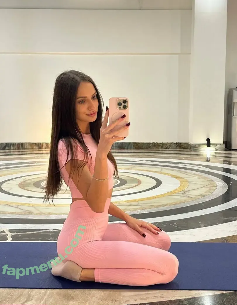 mia_evans nude photo #0095 (mia_evans)