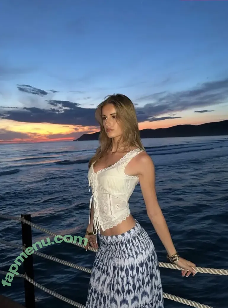 mia.gnr nude photo #0013 (mia.gnr)