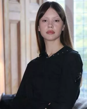 Mia Goth / goth.mia / officalmiagoth nude photo #0173